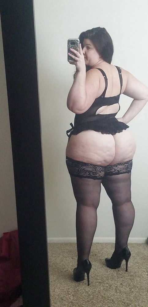 Caderas anchas de las mujeres 324
 #104336473