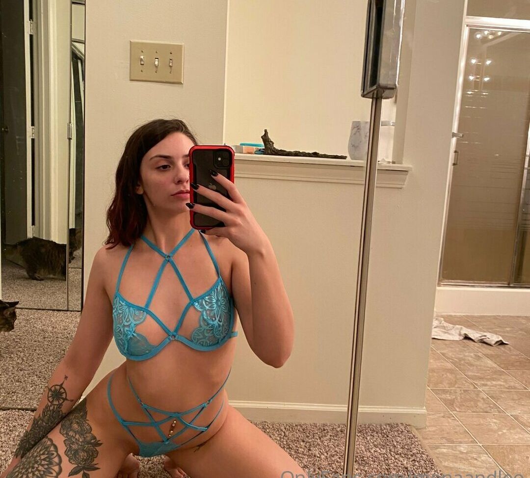 Mona Darling desnuda #108240000