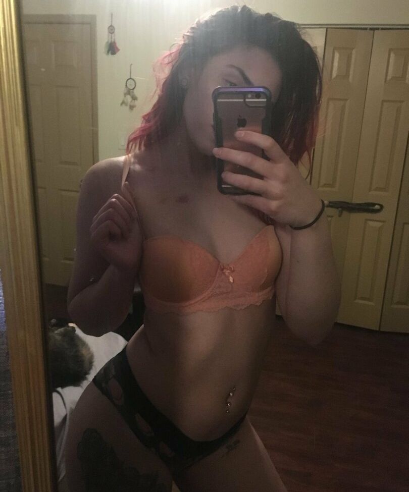 Mona Darling desnuda #108240035