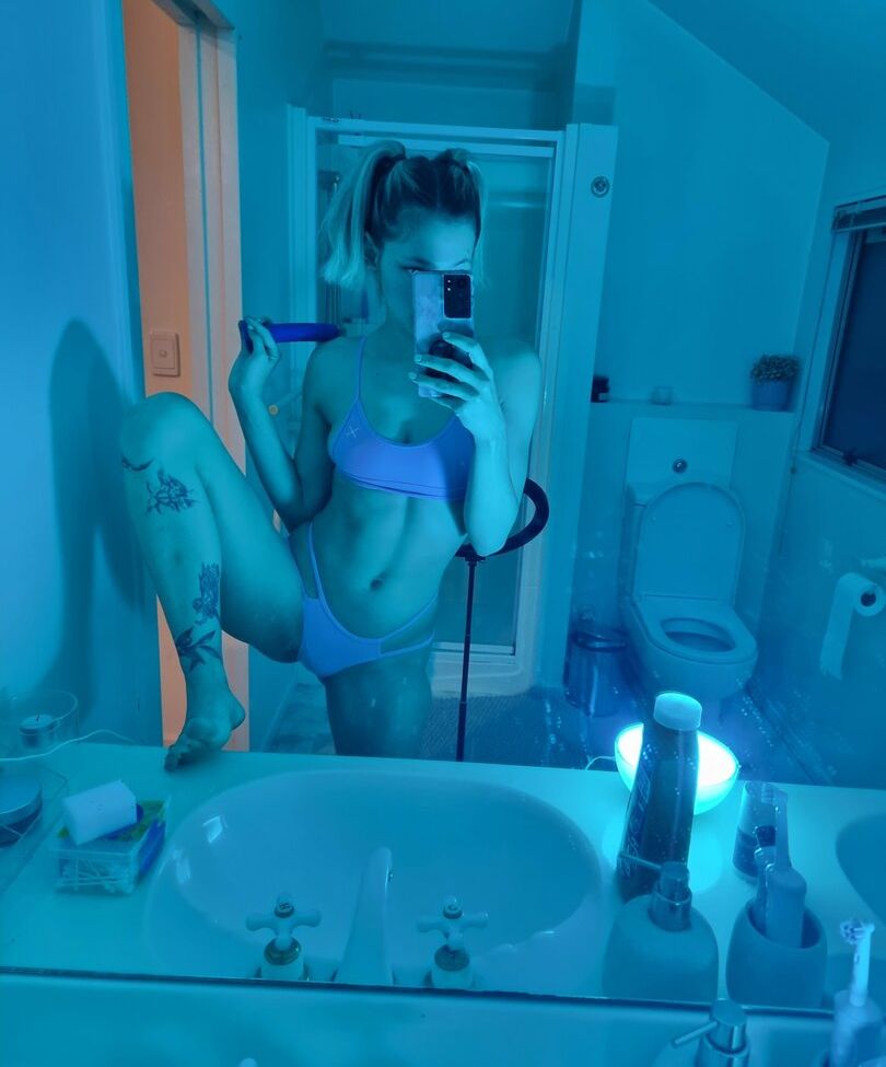 MissAlice desnuda #107959392