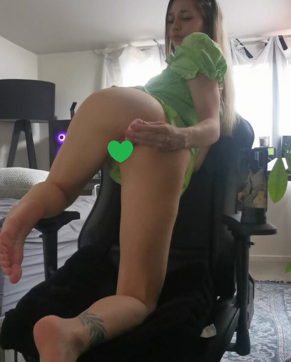 MissAlice desnuda #107959396