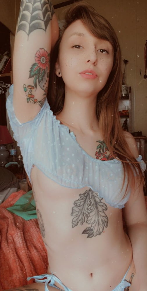 22 yo klein tattooed uns nympho Schlampe - private selfie pics
 #93197714
