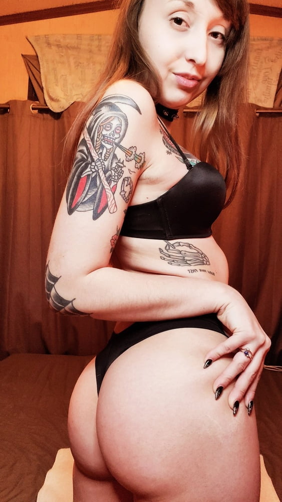 22 yo klein tattooed uns nympho Schlampe - private selfie pics
 #93197753