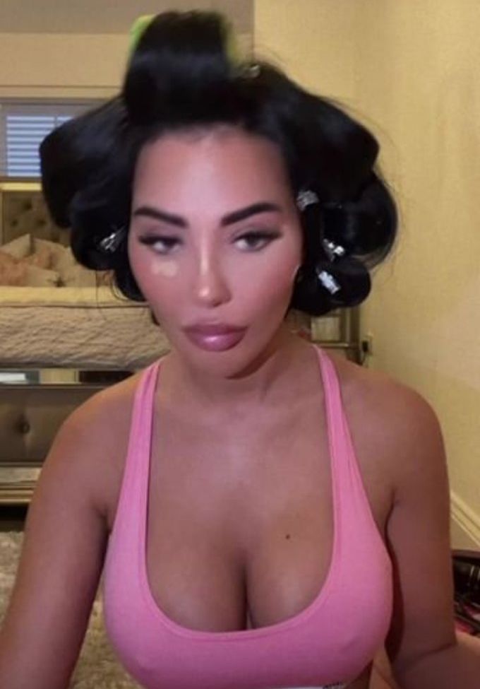 Yazmin Oukhellou desnuda #109541724