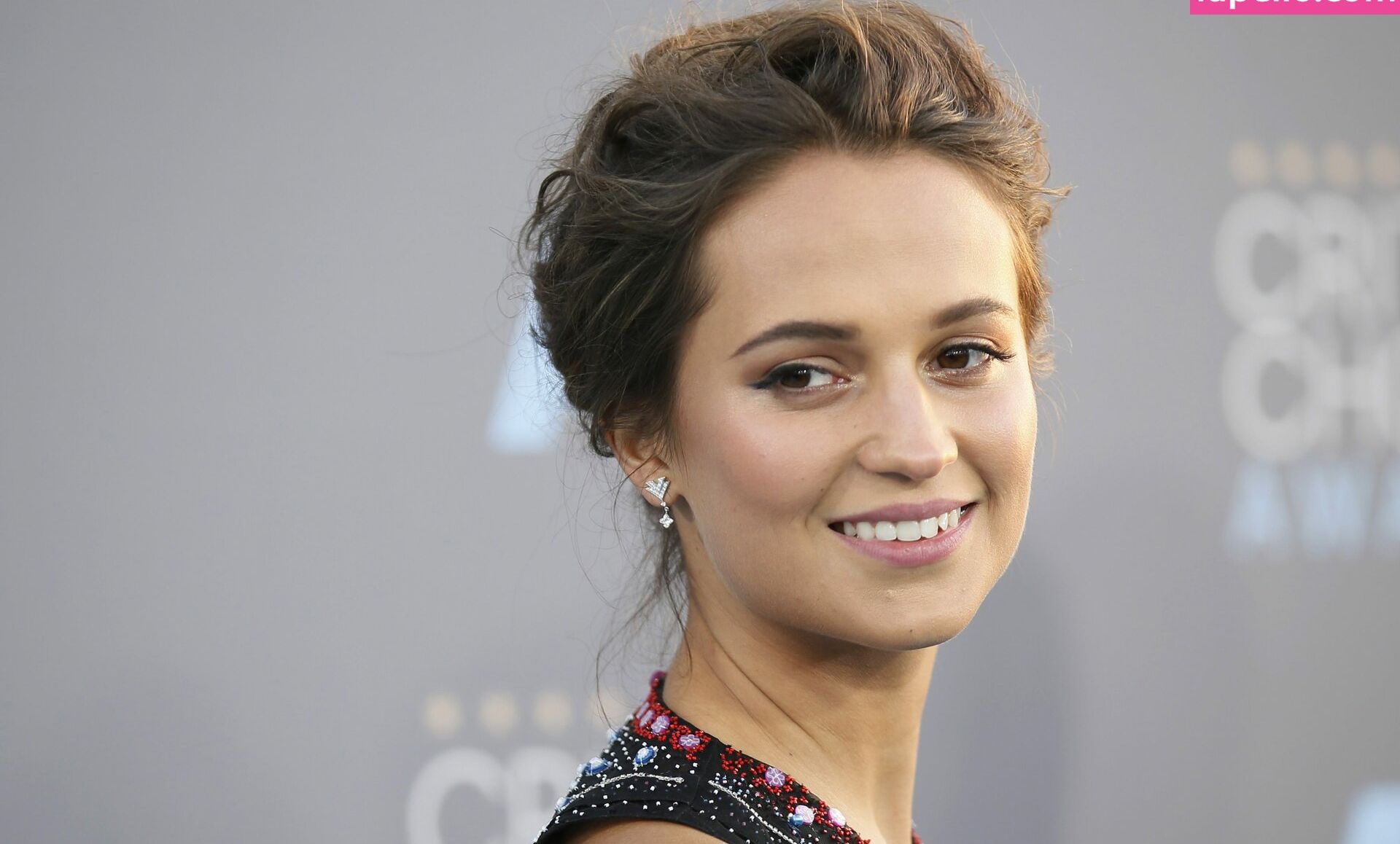 Alicia Vikander nackt #108561726