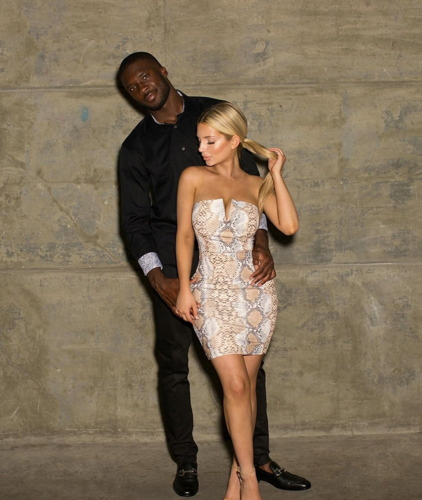 Hombres negros toman mujeres europeas
 #93792636