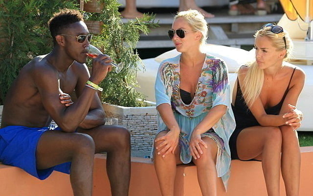 Hombres negros toman mujeres europeas
 #93792652