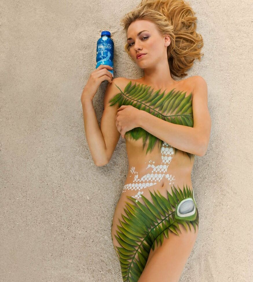 Yvonne Strahovski desnuda #108146442