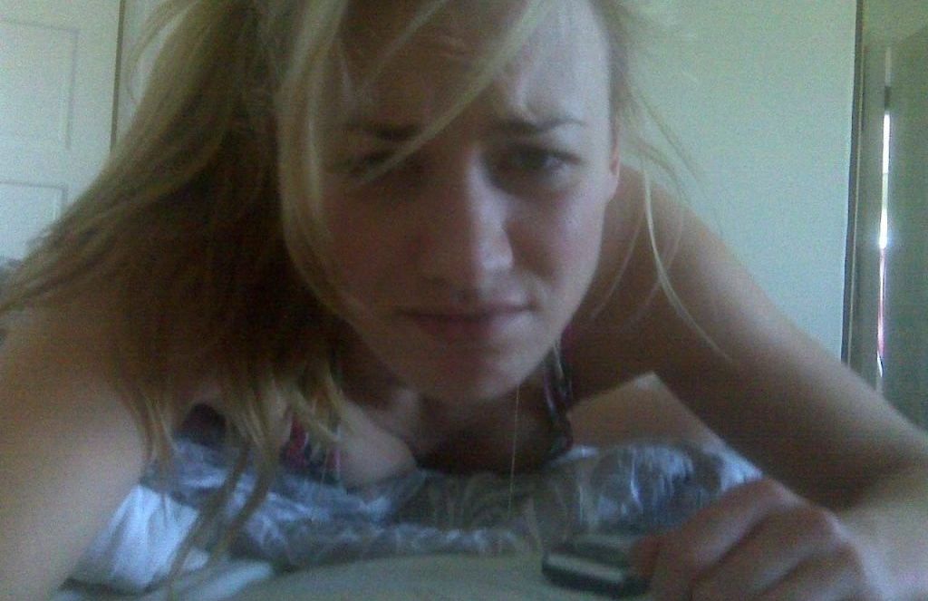 Yvonne Strahovski desnuda #108146505