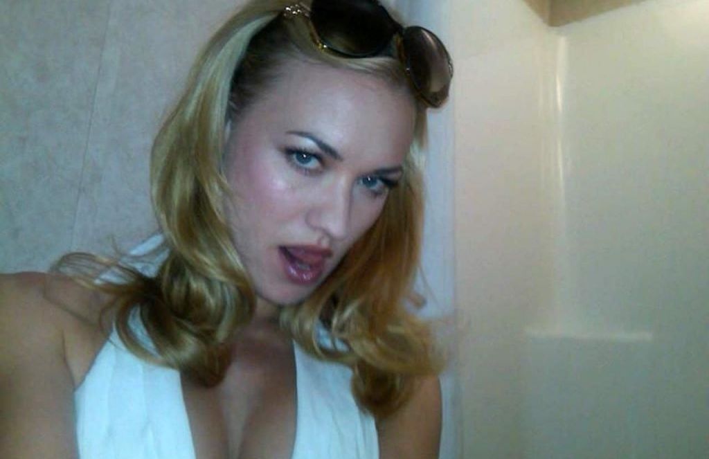 Yvonne Strahovski desnuda #108146537