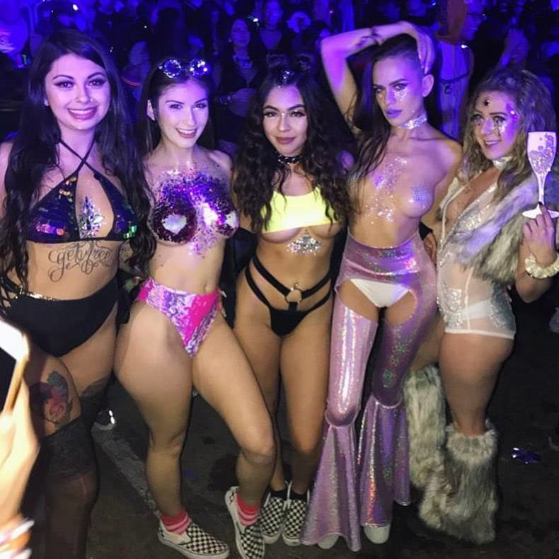 Grupos de chicas
 #101644751