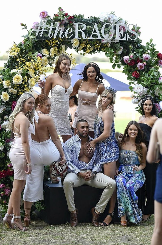 Grupos de chicas
 #101644822