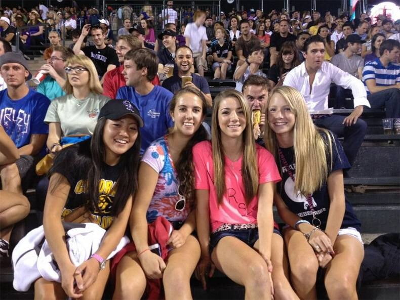 Grupos de chicas
 #101644937