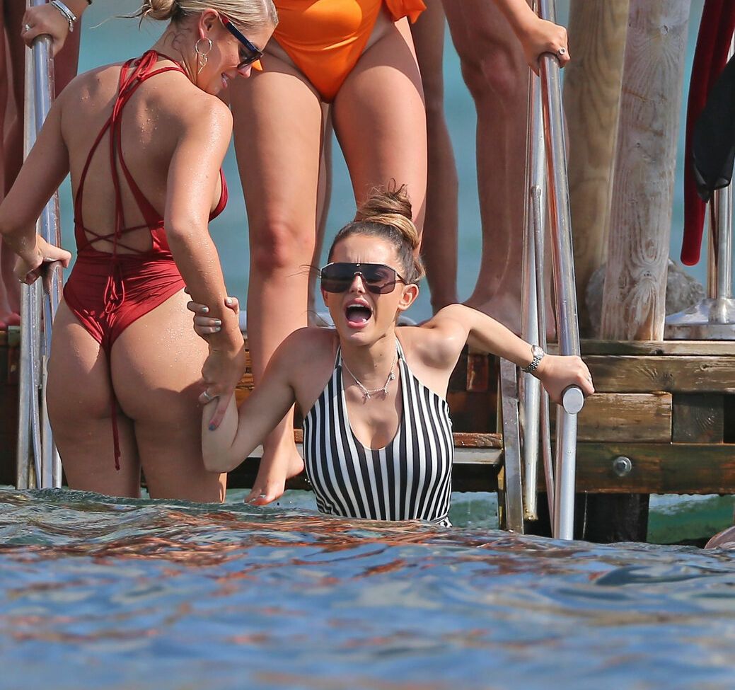 Amber Davies desnuda #109642979