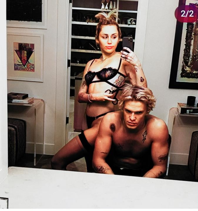 Miley cyrus in dessous
 #106462096