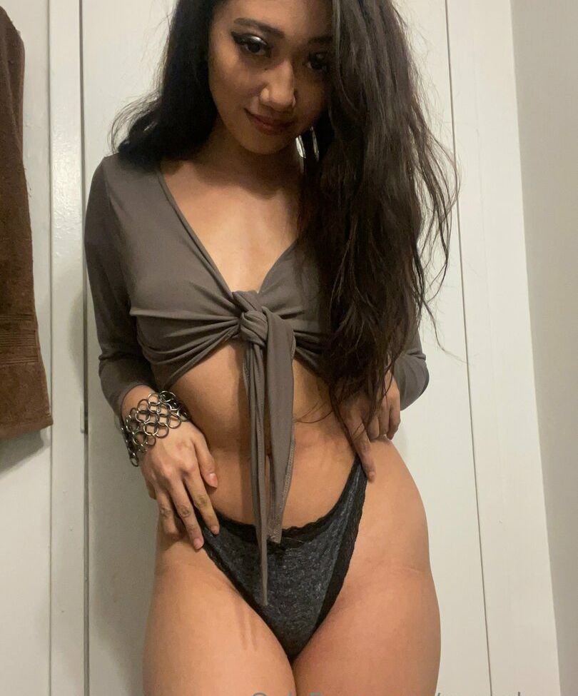 Monahazey desnuda #108132688