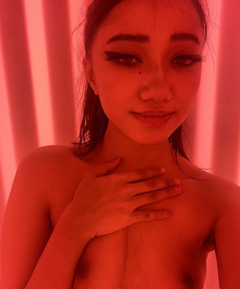 Monahazey desnuda #108132701