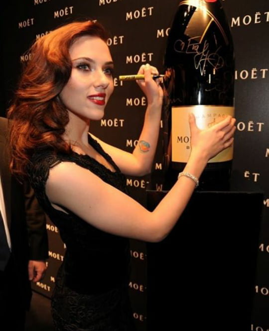 Scarlett johansson caliente
 #105031726