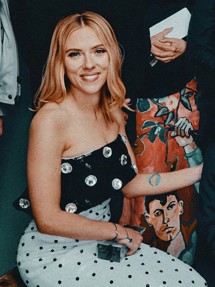 Scarlett johansson heiß
 #105033132
