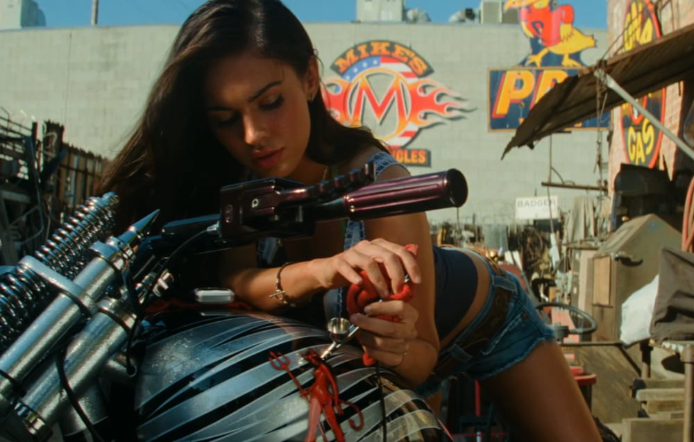 Megan Fox Transformers 2 Bike Shop Screencaps #87510867