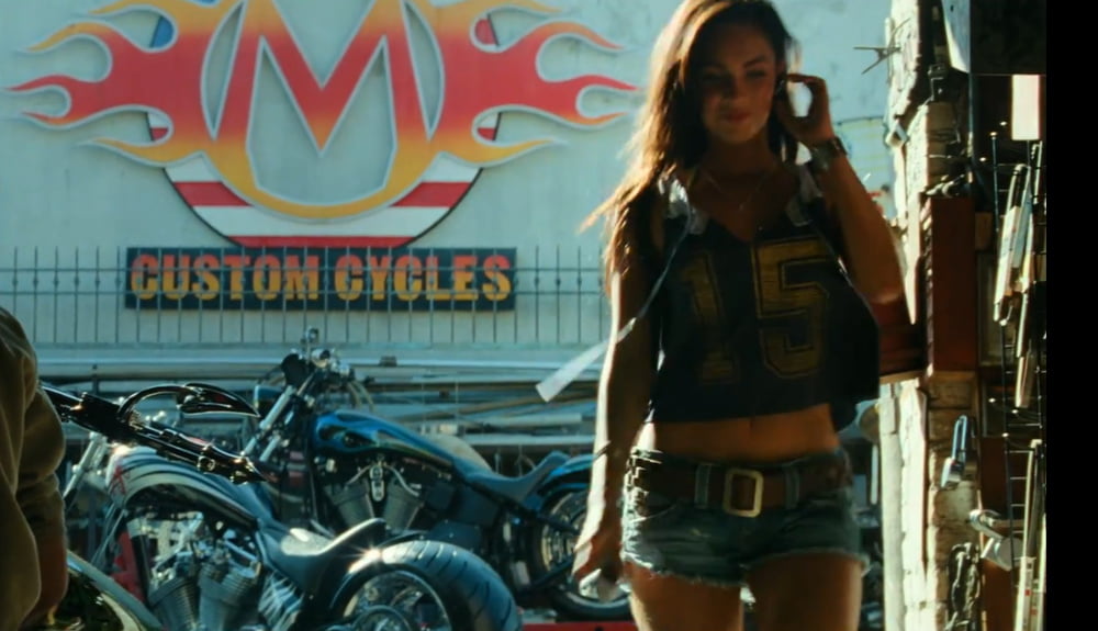Megan fox transformers 2 bike shop screencaps
 #87510896