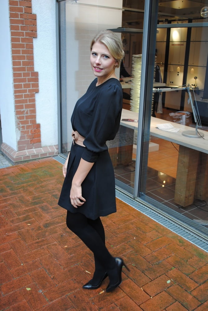 Nylons 12
 #97939194
