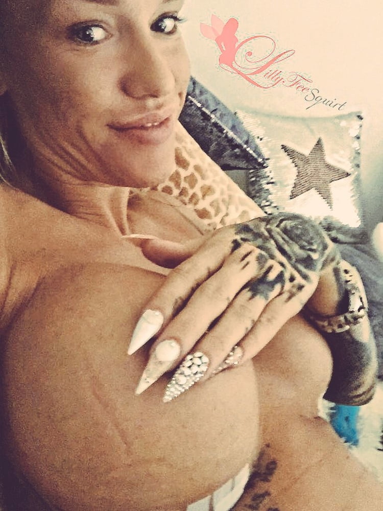Sexy bimbo tatuato lillyfeesquirt
 #96316163