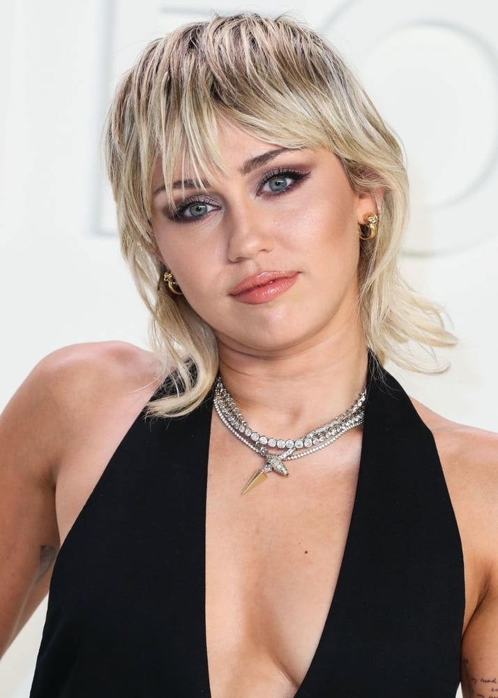 Miley cyrus
 #106201936