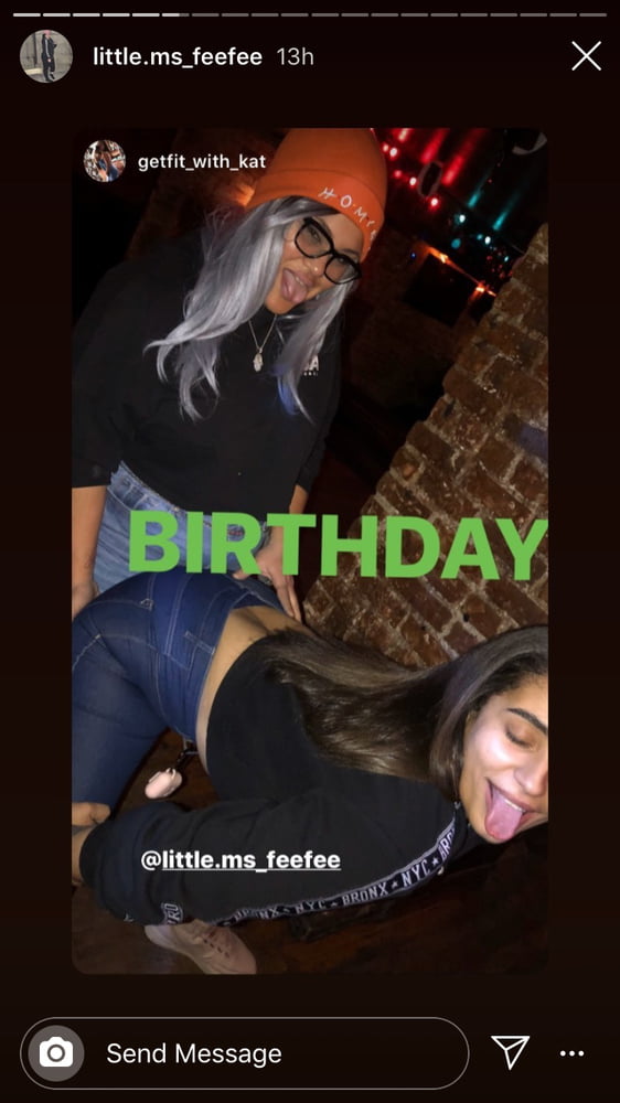 Necesidad de sus únicos fans
 #98880225