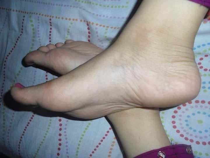 Sexy indische Füße 2
 #80609974