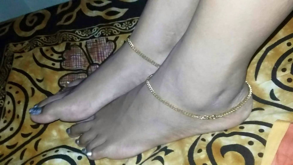 Sexy indische Füße 2
 #80610015