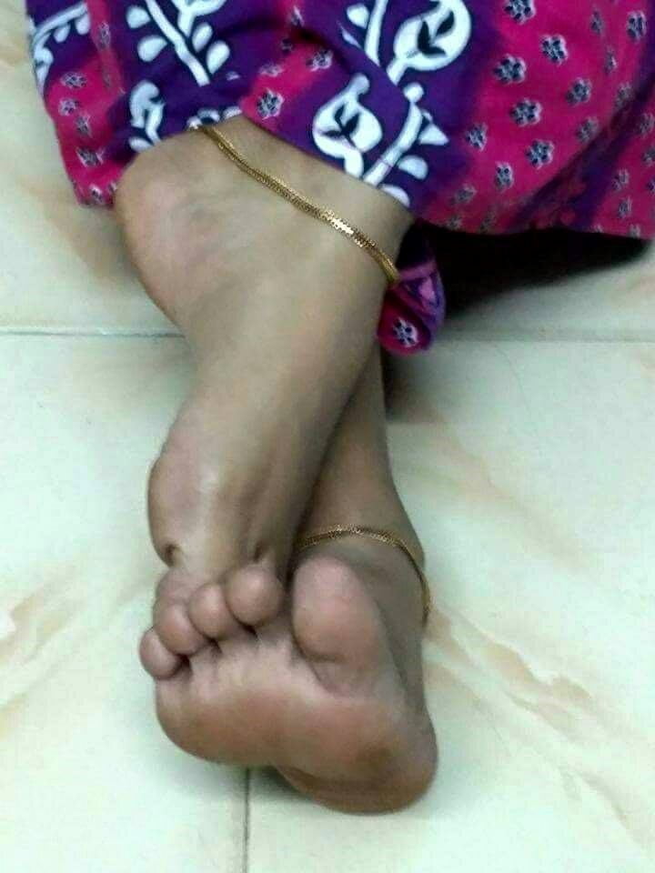 Sexy indische Füße 2
 #80610018