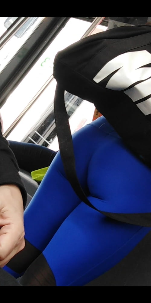 青いレギンスの公開写真
 #94329137