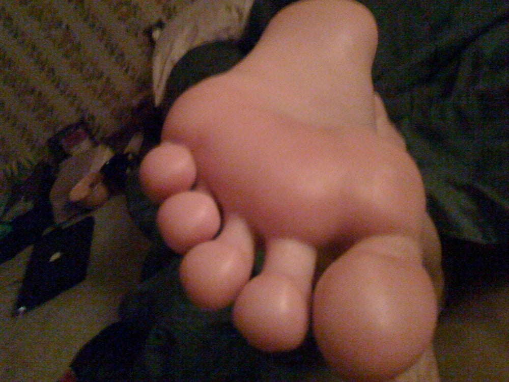 Colorado girl with BIG feet #90411895