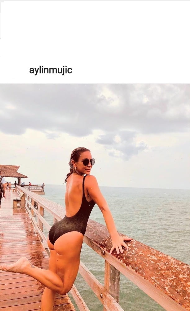 TABATA EN LA PLAYA #88464837