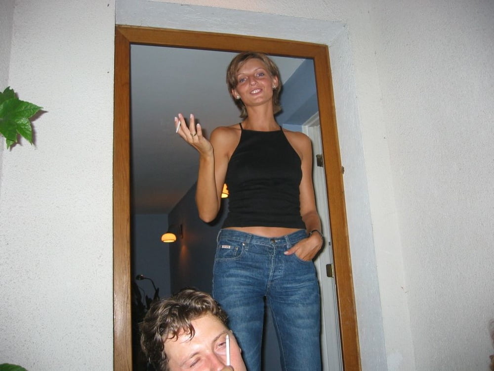 Heiße kurzhaarige Frau entblößt
 #99712007