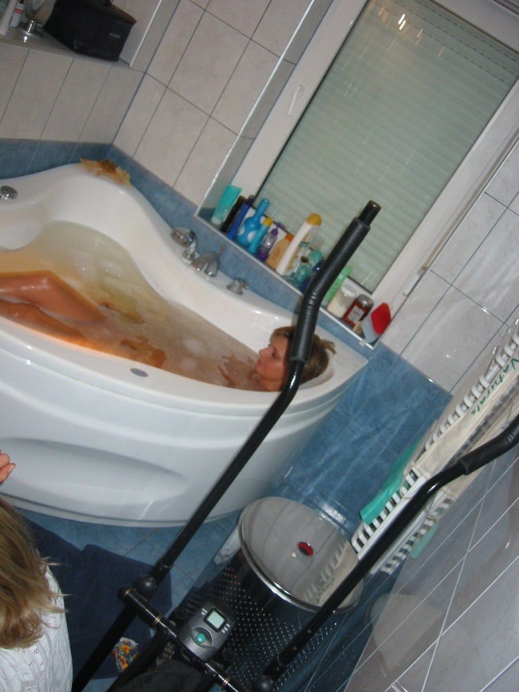 Heiße kurzhaarige Frau entblößt
 #99712008