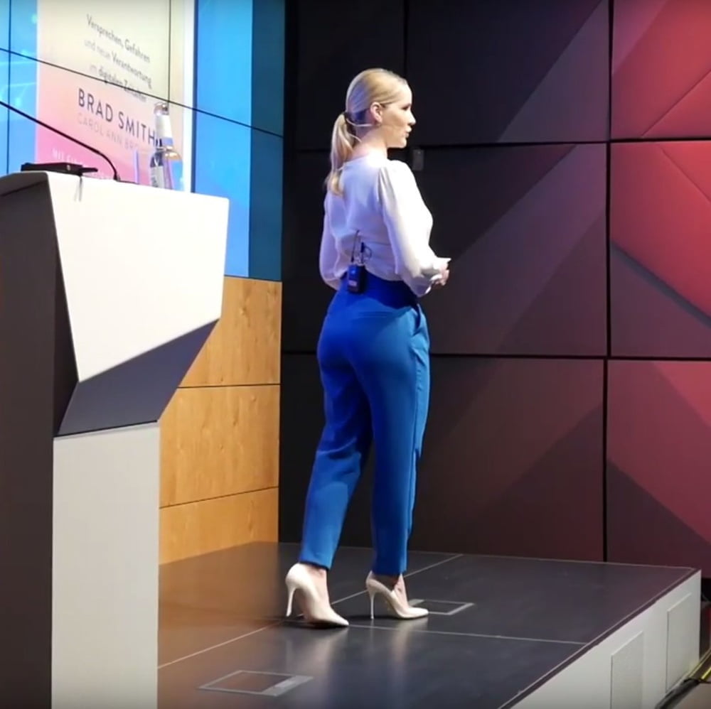 Miss tagesschau
 #90374354