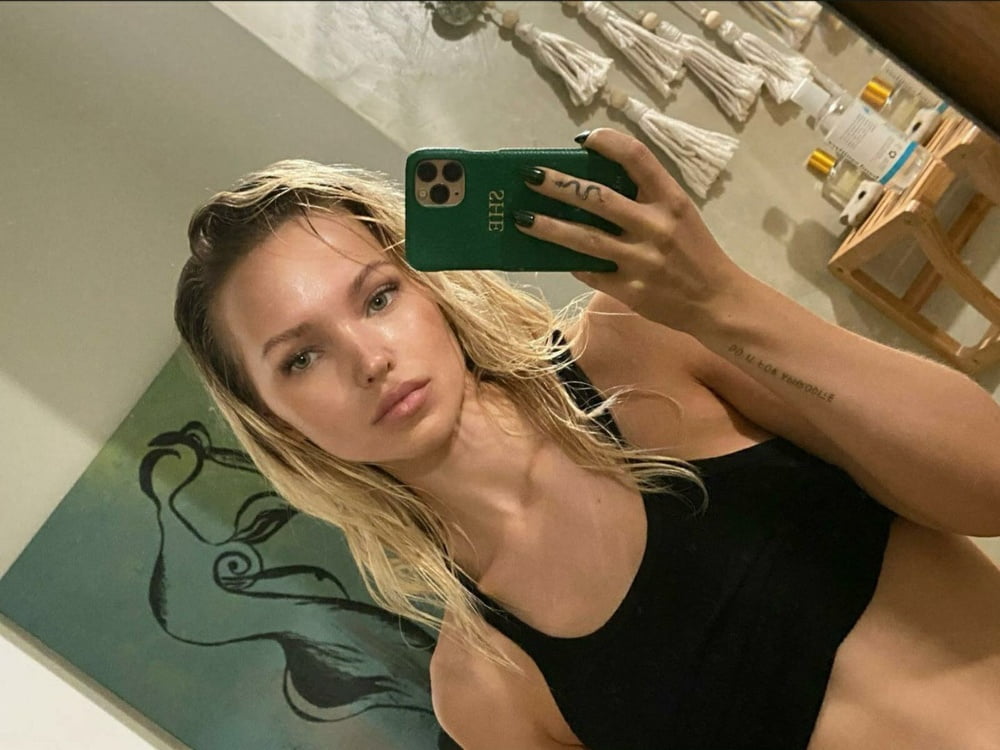 Dove cameron
 #81181907