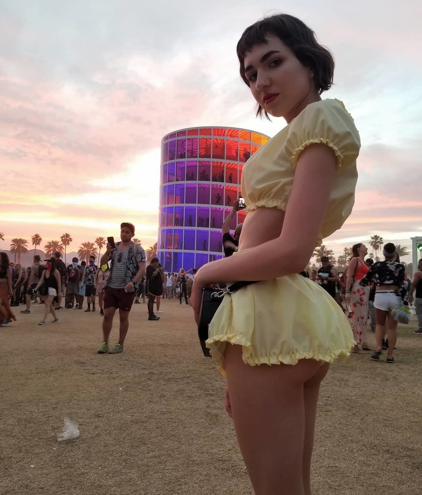 Sexy gekleidete Frauen
 #92132623