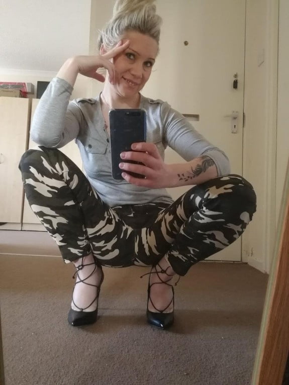 Sexy gekleidete Frauen
 #92132650