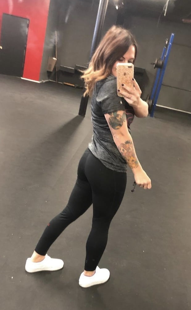 Sexy gekleidete Frauen
 #92132681