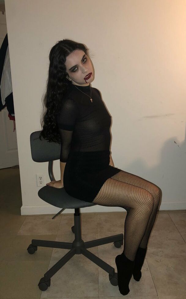 Mia Kerin nackt #108230343