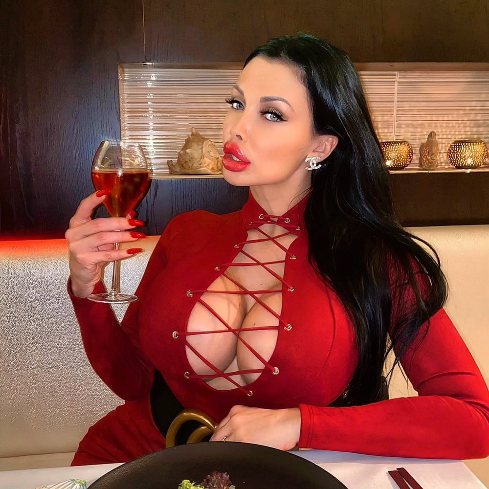 Aletta ocean. fake lips, tits and ass but so fucking hot!!!
 #94622243