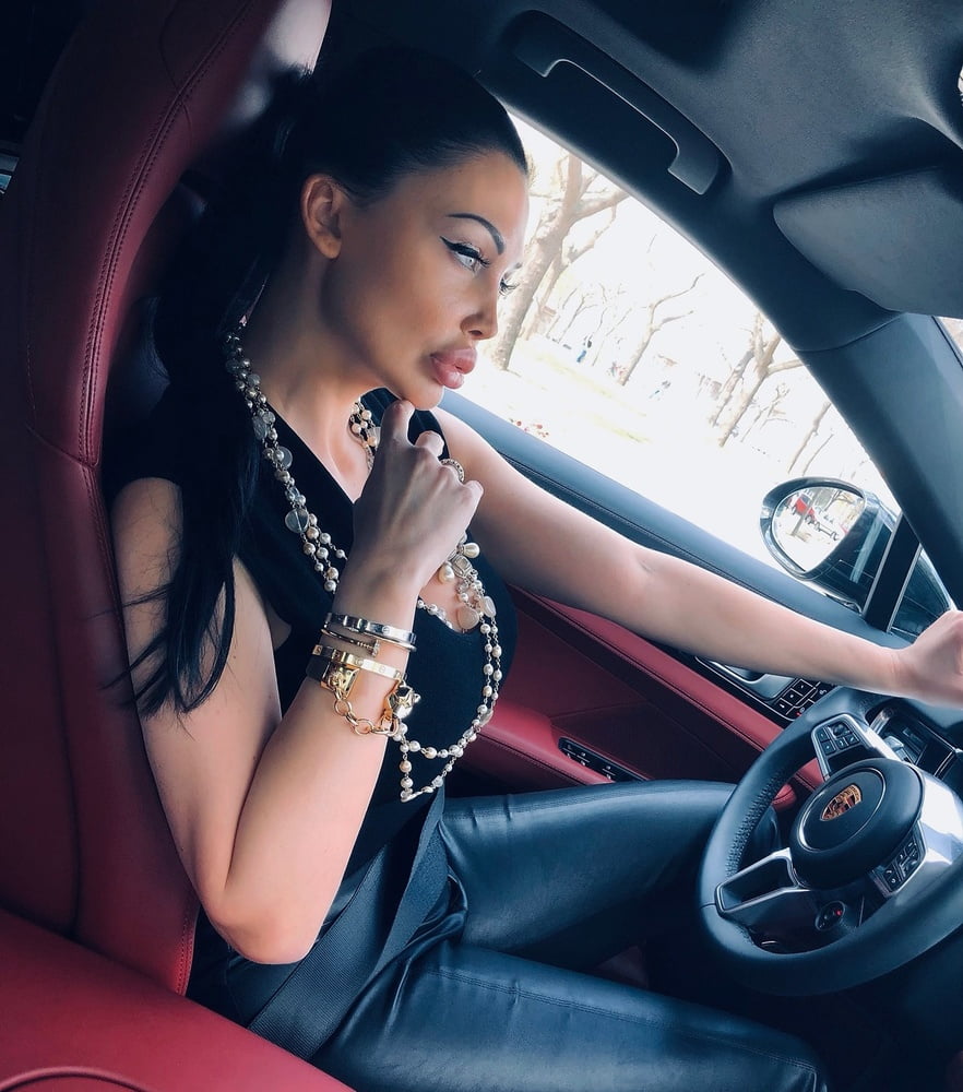 Aletta ocean. labbra, tette e culo finti ma così fottutamente caldi!
 #94622424