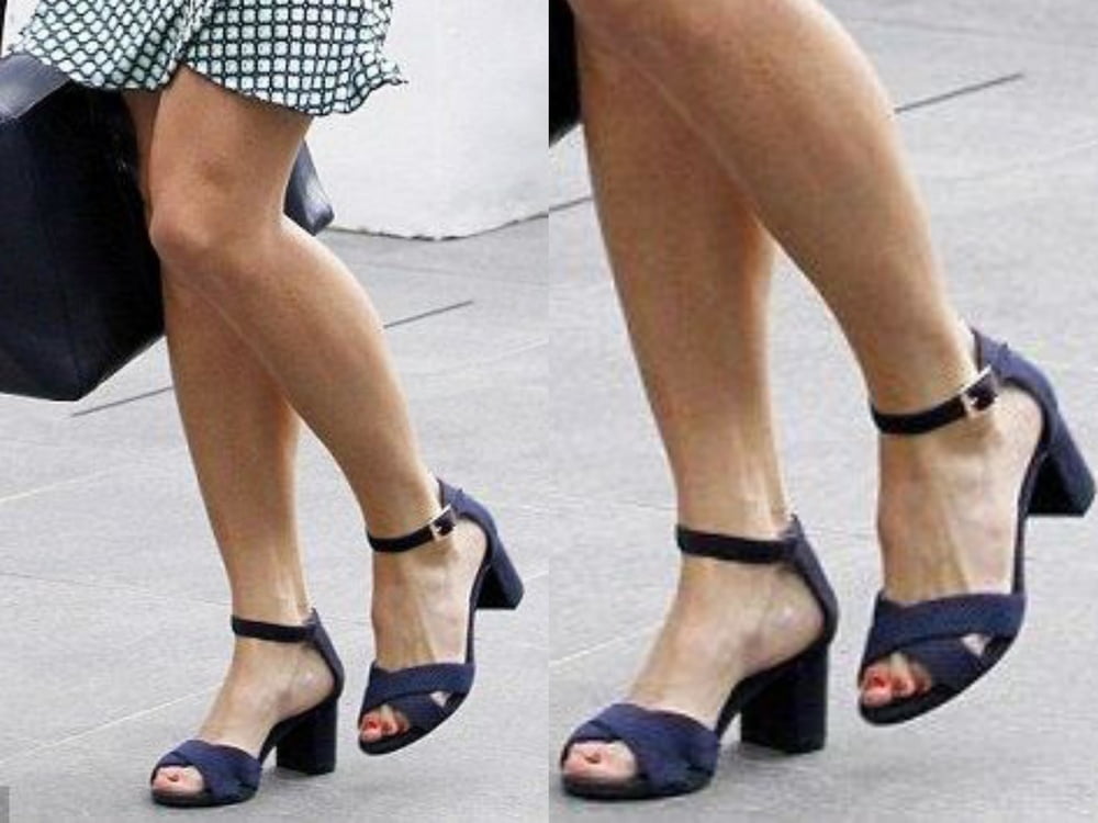 Les pieds de la jambe sexy et les talons hauts de Pippa Middleton
 #97902726