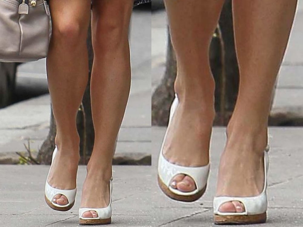 Les pieds de la jambe sexy et les talons hauts de Pippa Middleton
 #97902816