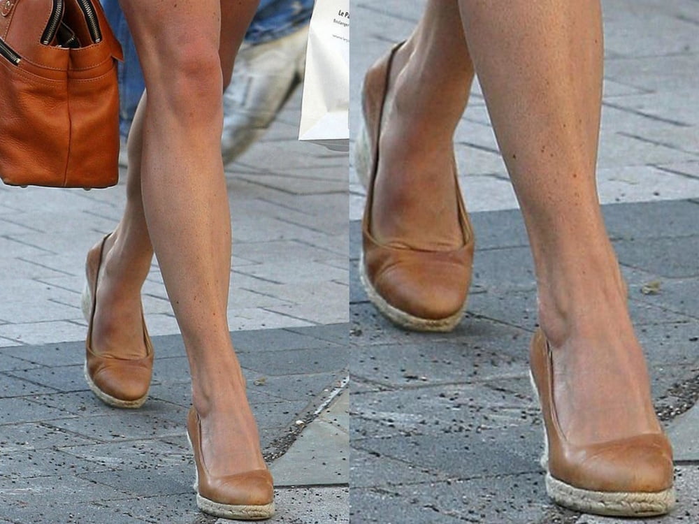 Les pieds de la jambe sexy et les talons hauts de Pippa Middleton
 #97902888