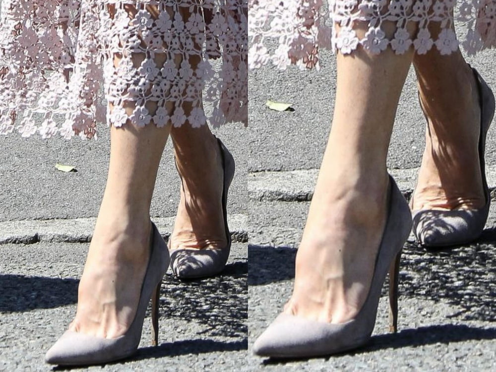 Les pieds de la jambe sexy et les talons hauts de Pippa Middleton
 #97902997