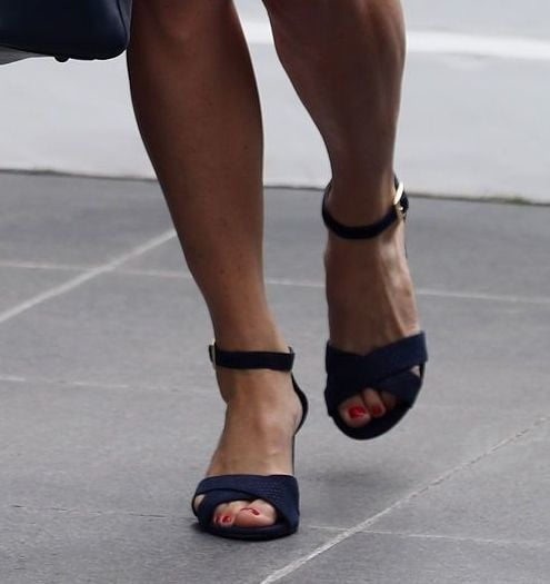 Les pieds de la jambe sexy et les talons hauts de Pippa Middleton
 #97903070
